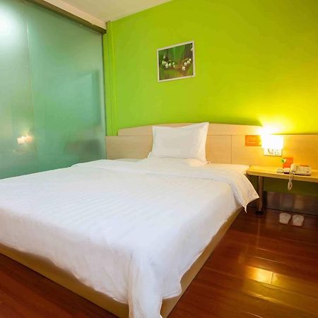 7Days Inn Nanchang North Railway Station Square 객실 사진