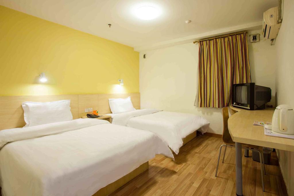 7Days Inn Nanchang North Railway Station Square 객실 사진