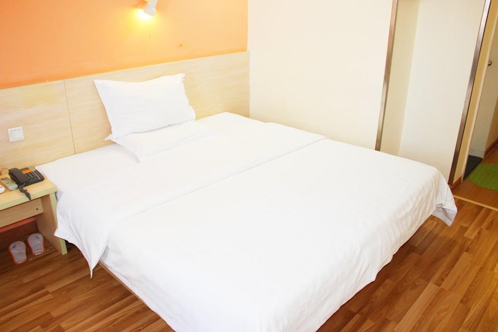 7Days Inn Nanchang North Railway Station Square 외부 사진