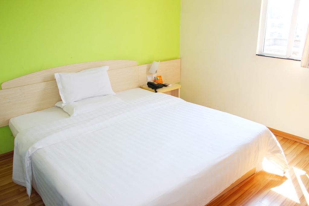 7Days Inn Nanchang North Railway Station Square 외부 사진