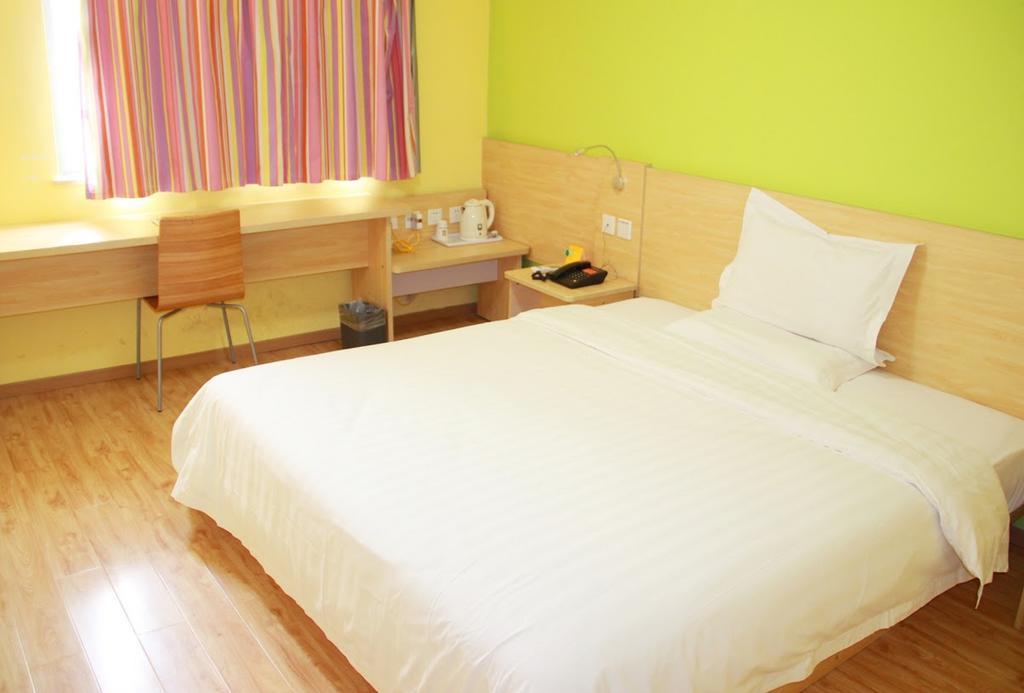 7Days Inn Nanchang North Railway Station Square 외부 사진