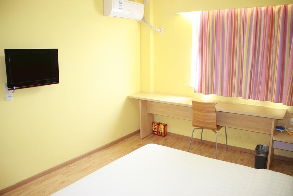 7Days Inn Nanchang North Railway Station Square 외부 사진