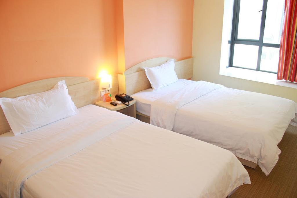7Days Inn Nanchang North Railway Station Square 외부 사진