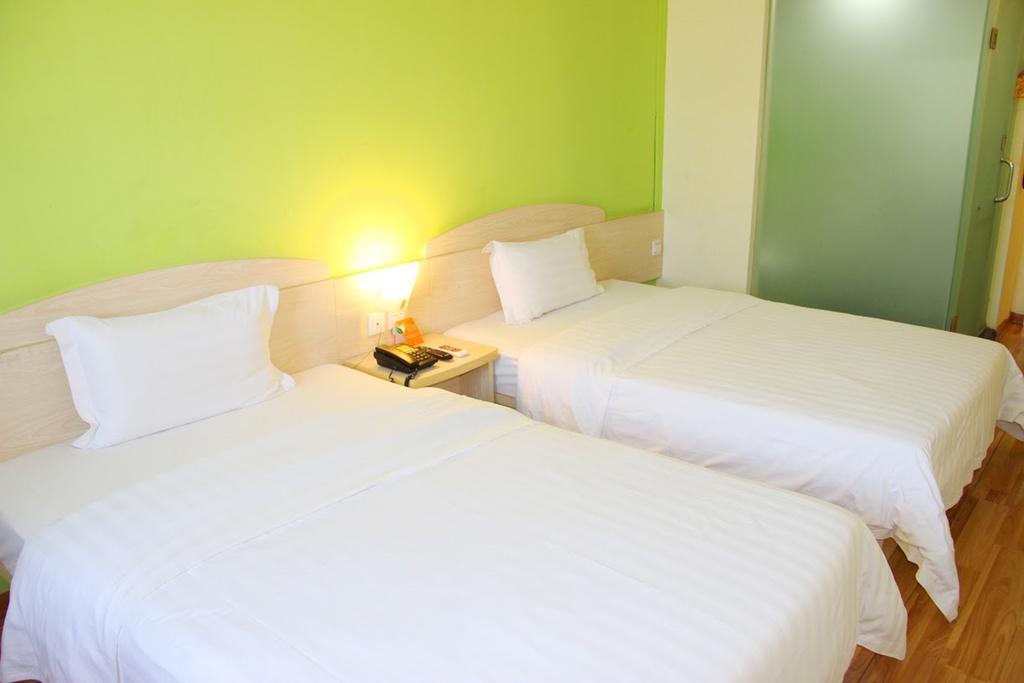 7Days Inn Nanchang North Railway Station Square 외부 사진