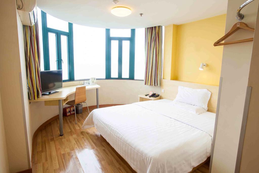 7Days Inn Nanchang North Railway Station Square 객실 사진