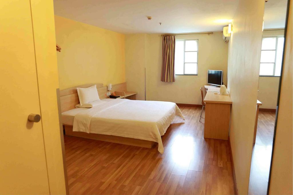 7Days Inn Nanchang North Railway Station Square 객실 사진