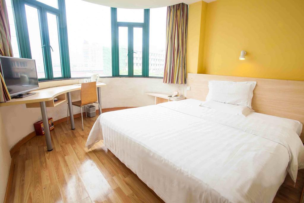 7Days Inn Nanchang North Railway Station Square 객실 사진